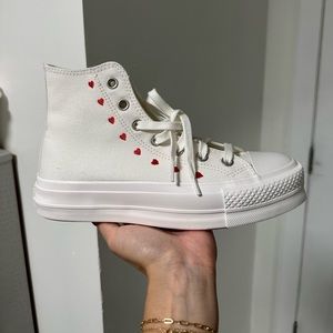 Never worn super cute converse platforms